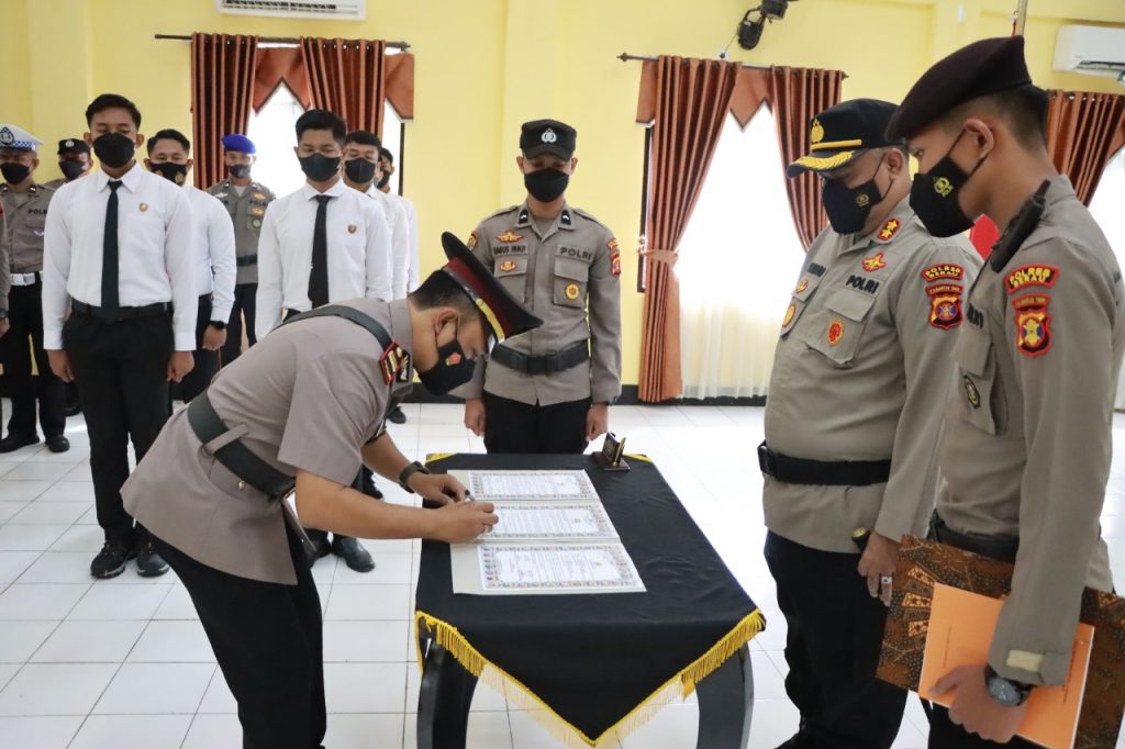 Kapolres Berau Pimpin Sertijab Kapolsek Kelay WhatsApp Image 2022 09 30 at 18.41.03