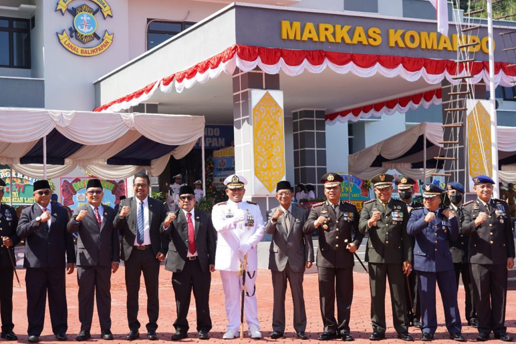 Danyon C Brimob Polda Kaltim Hadiri Upacara HUT TNI AL KE 77 al 1
