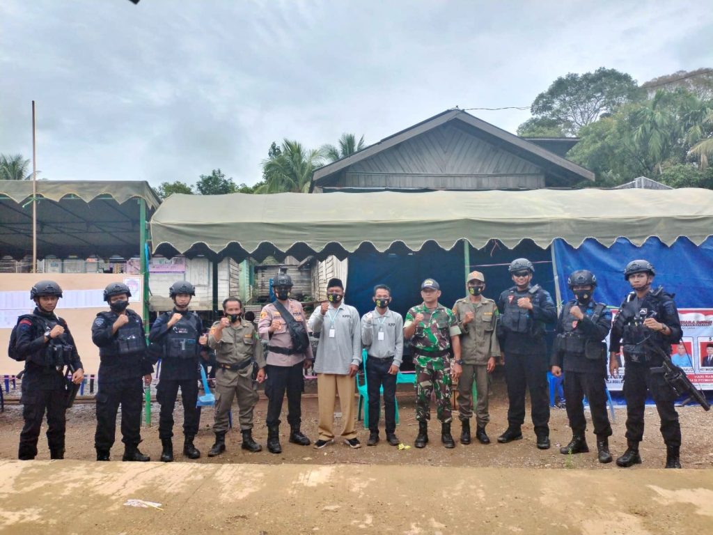Personel Brimob Kaltim Bantu Amankan Pilkades Di Kabupaten Kutai Kartanegara pilkades 1