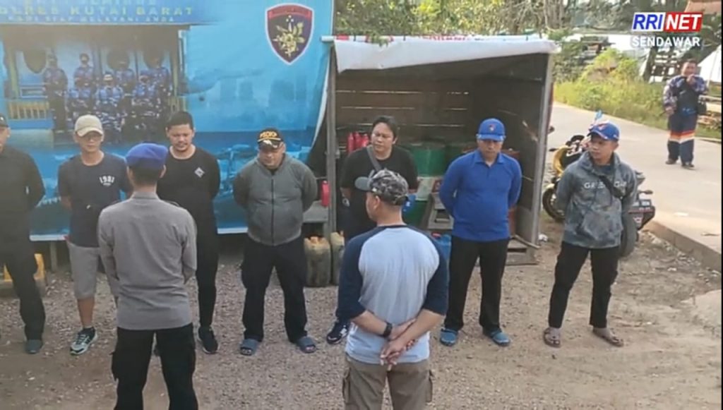 Satpolairud Polres Kubar Bekerja Sama dengan DKP Kaltim Amankan Pelaku Ilegal Fishing di Kecamatan Muara Pahu polair ilegal fishing