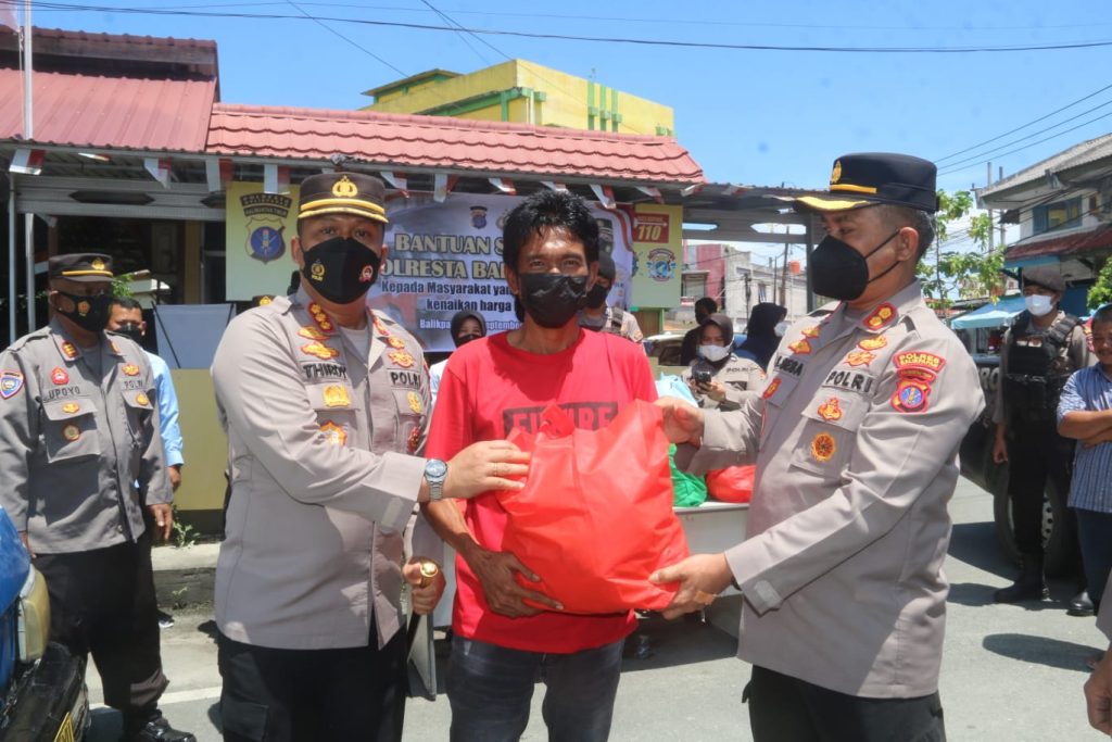 Dampak Kenaikan BBM, Polresta Balikpapan Gelar Baksos kepada Pengemudi Angkutan Kota polres bpp