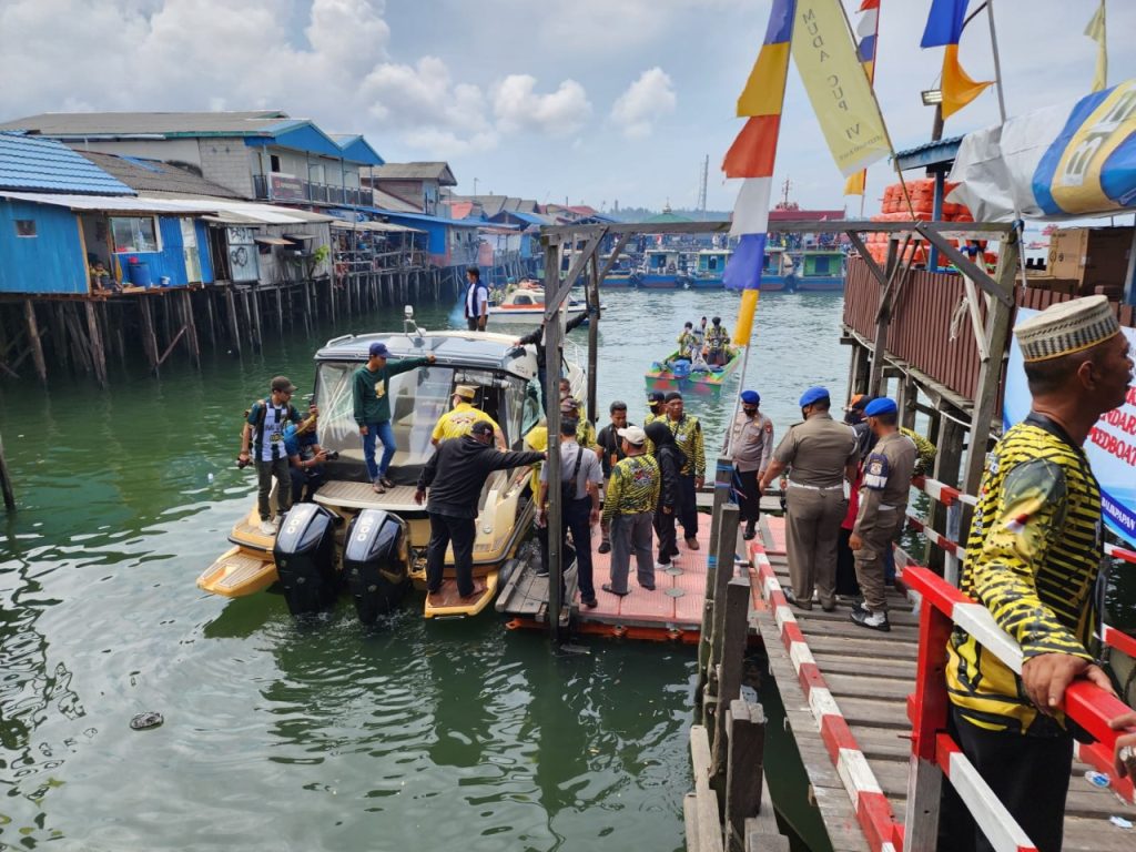 Jajaran Polresta Balikpapan Laksanakan Pengamanan Speed Boat Races Beruang Muda Cup IV Tahun 2022 speed boat