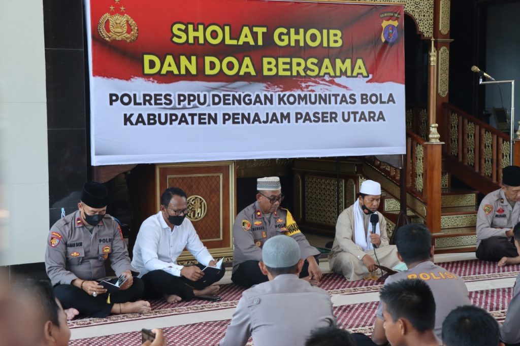Polres Penajam Paser Utara Gelar Shalat Ghaib Berjamaah Untuk Korban Peristiwa Kanjuhuran Malang WhatsApp Image 2022 10 03 at 15.18.44