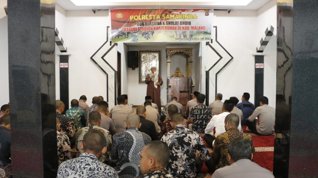 Polresta Samarinda Gelar Sholat Goib dan Tahlillan Pasca Tragedi di Stadion Kanjuruhan Malang WhatsApp Image 2022 10 03 at 15.34.51