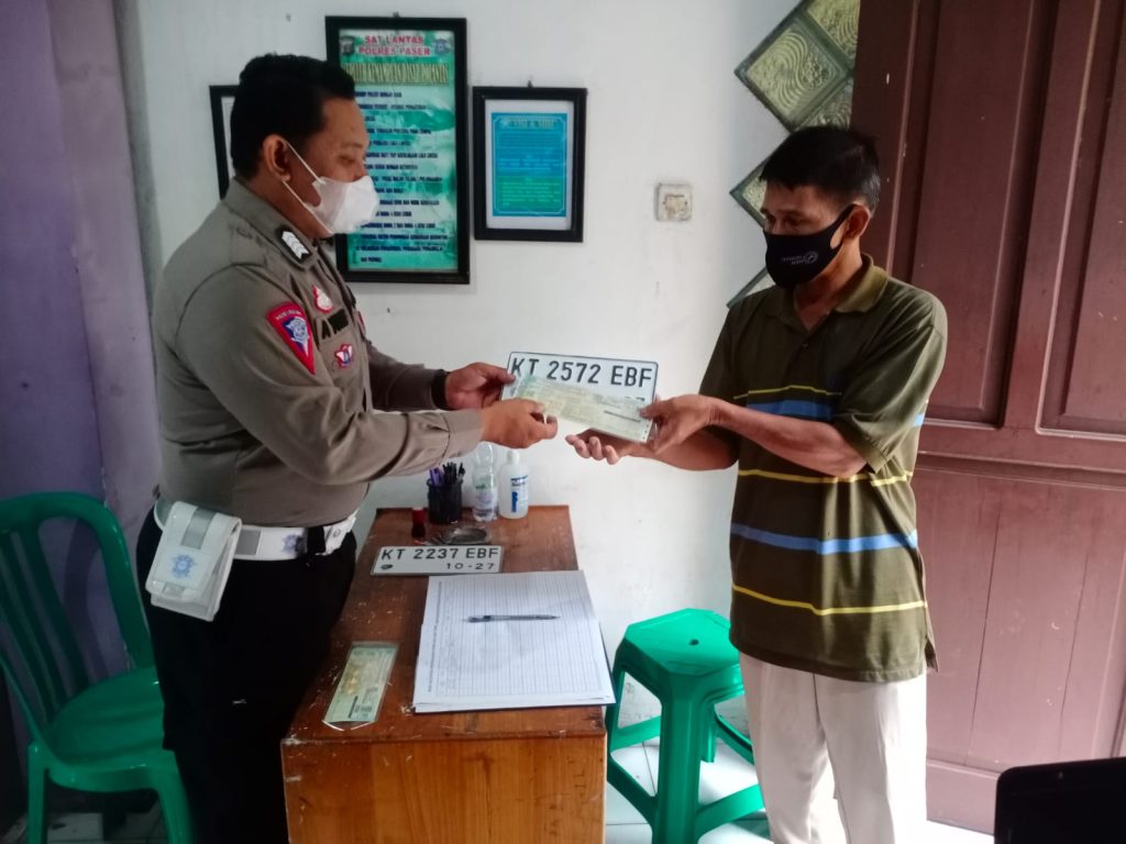 Sat Lantas Bersama Samsat Kab. Paser Berikan Layanan Terbaik Kepada Masyarakat WhatsApp Image 2022 10 05 at 15.41.27
