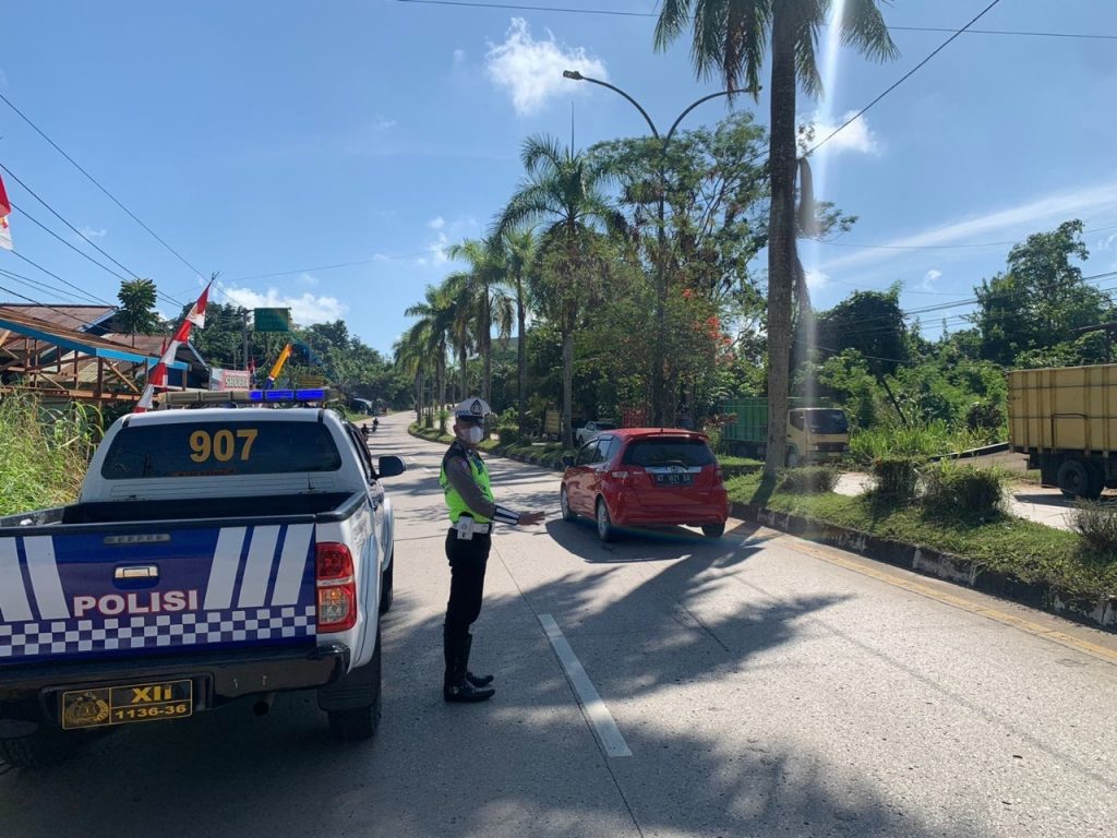 Satlantas Polres Kutai Kartanegara Gelar Patroli Jalan Raya Petakan Titik Rawan Laka WhatsApp Image 2022 10 15 at 09.25.26