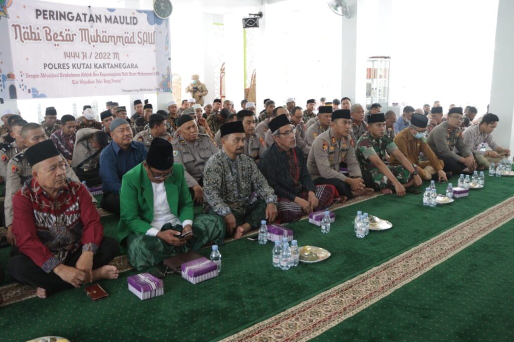 Kapolres Kukar Secara Virtual ikuti Peringatan Maulid Nabi Muhammad Saw 1444 H Tingkat Mabes Polri WhatsApp Image 2022 10 18 at 14.43.26