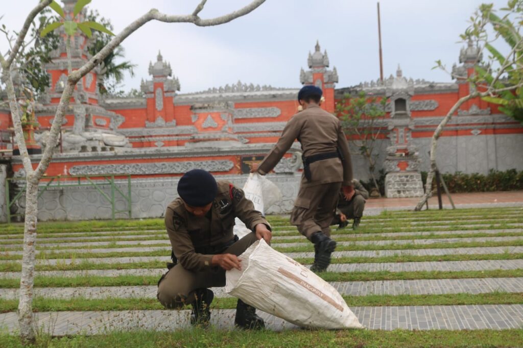 Dalam Rangka HUT Brimob ke -77, Batalyon C Pelopor Satbrimob Polda Kaltim Laksanakan Karya Bakti di Tempat Ibadah WhatsApp Image 2022 10 18 at 17.50.09