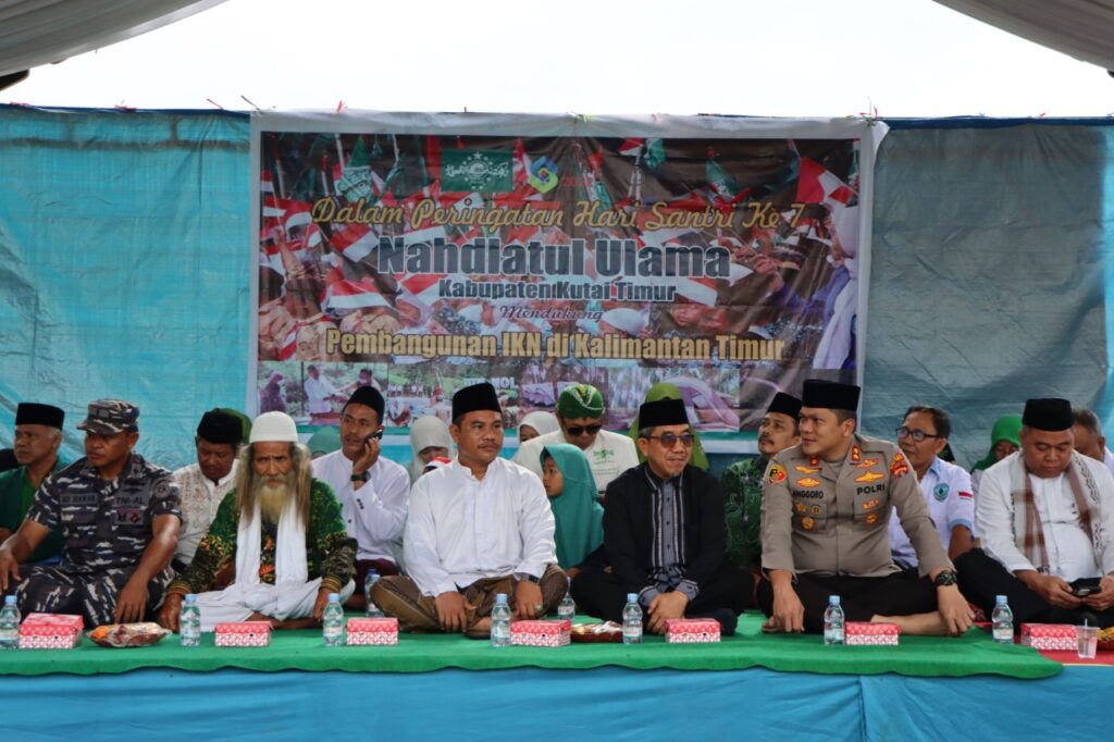 Kapolres Kutim Hadiri Apel Peringatan Hari Santri Nasional WhatsApp Image 2022 10 22 at 10.41.54 AM