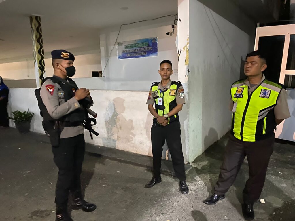 Cegah Kriminalitas, Detasemen Gegana Polda Kaltim Laksanakan Patroli Malam di Bandara Dan Pelabuhan WhatsApp Image 2022 10 23 at 21.27.07