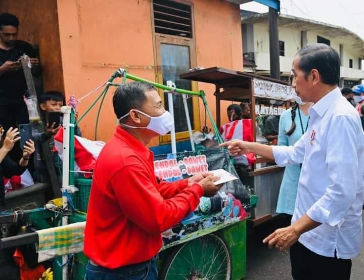 Rasa Senang Para Pedagang atas Kunjungan Presiden ke Pasar Klandasan WhatsApp Image 2022 10 25 at 18.26.201