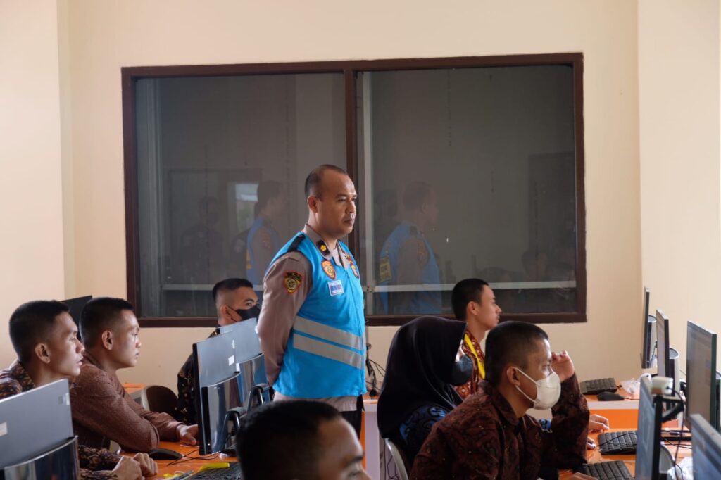 93 Orang Calon Bintara Rekpro Polda Kaltim Memasuki Tahap Tes Akademik WhatsApp Image 2022 10 27 at 12.48.13