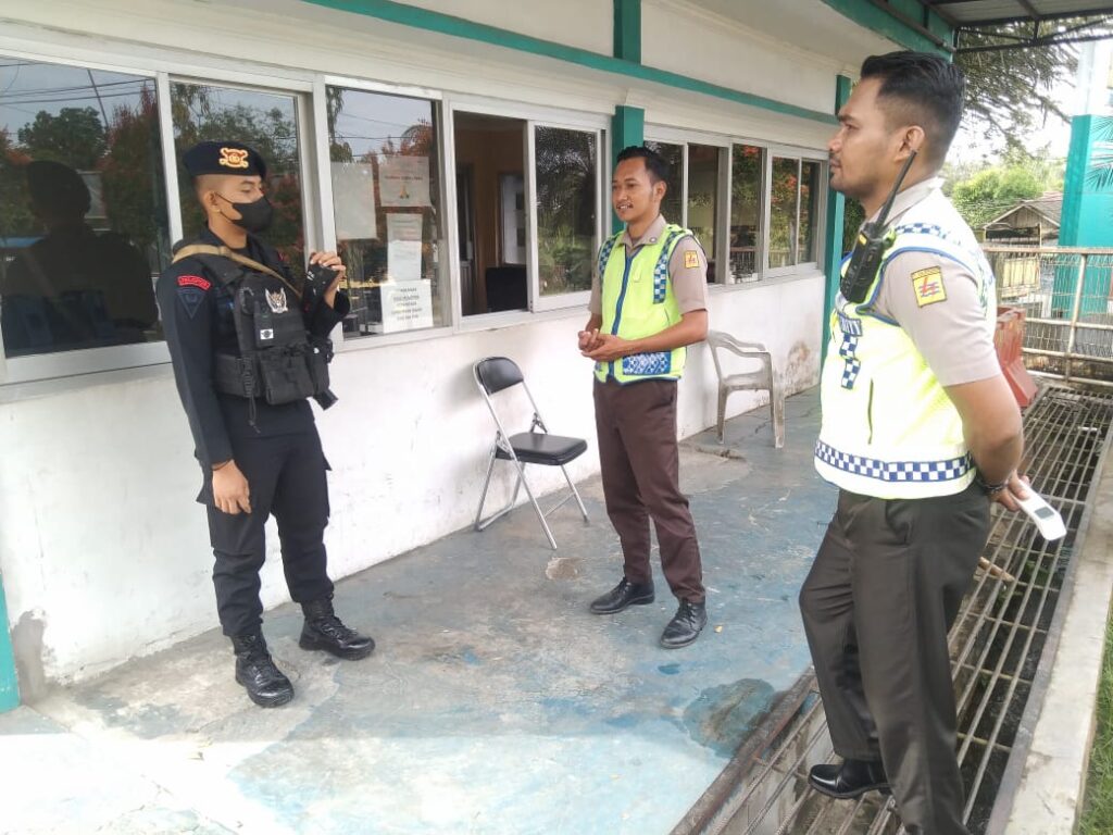 Gelar Patroli ,Personel Batalyon C Brimob Kaltim Sampaikan Himbauan Kamtibmas Pada Satpam PLN WhatsApp Image 2022 10 28 at 22.42.38