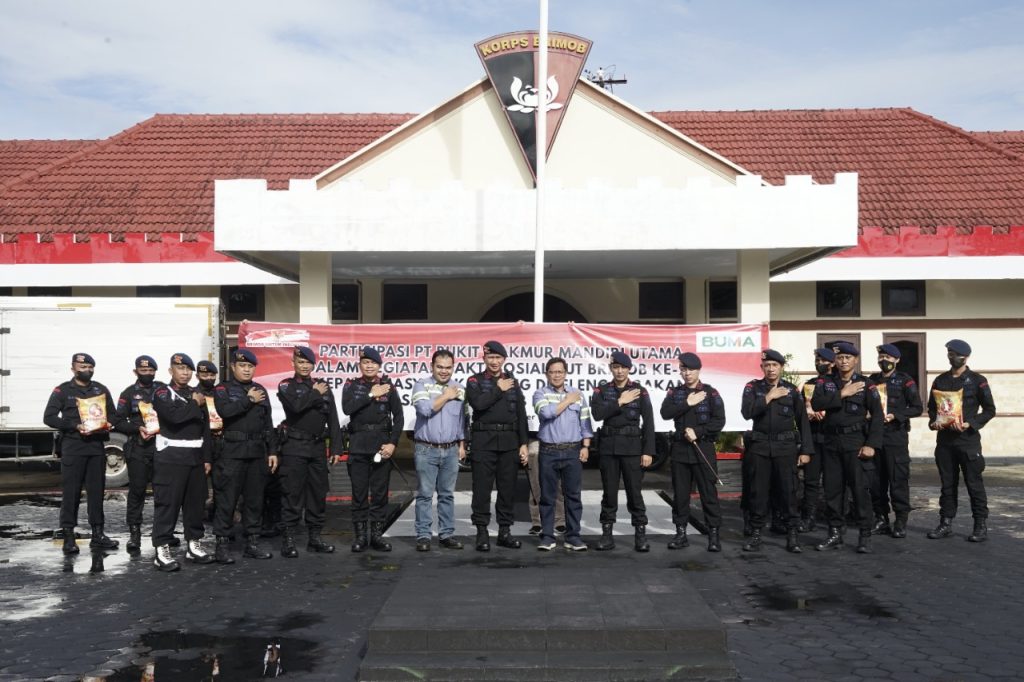 Partisipasi PT BUMA Dalam Kegiatan Bakti Sosial HUT Brimob Ke-77 Kepada Masyarakat Kaltim brimob dansat sembako 1
