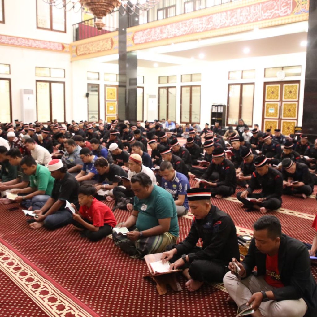 Wujud Empati Tragedi Kanjuruhan Malang, Brimob Polda Kaltim dan Komunitas Suporter di Balikpapan Gelar Doa Bersama 1 doa bersama brimob 1