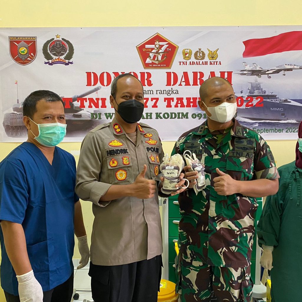 Sinergitas TNI-Polri, Kapolres PPU Bersama Personil Ikuti Donor Darah Jelang HUT TNI Ke-77 donor darah tni polri 1