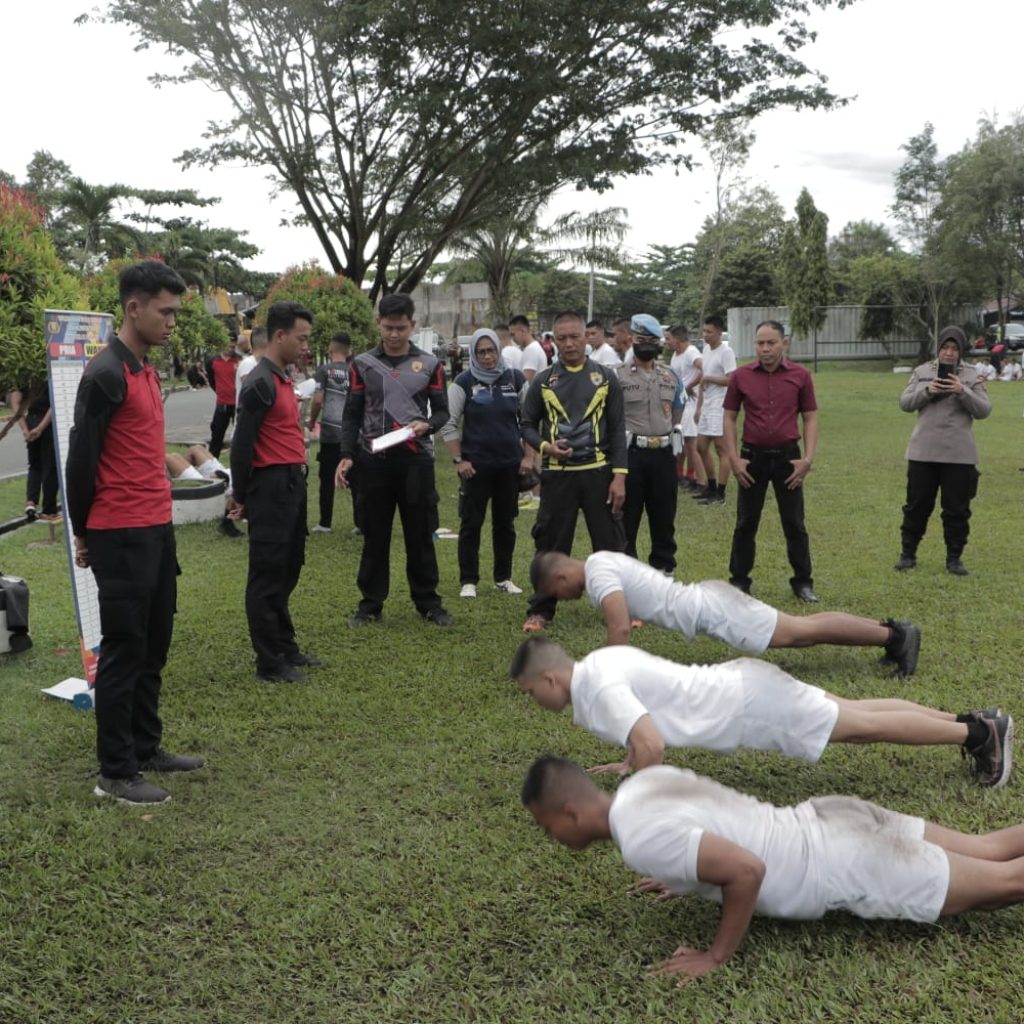 Tim Asistensi SSDM Mabes Polri Tinjau Pelaksanakan Uji Kesamaptaan Jasmani Seleksi Penerimaan Tamtama Polri Gel I TA. 2023 2 jas 1