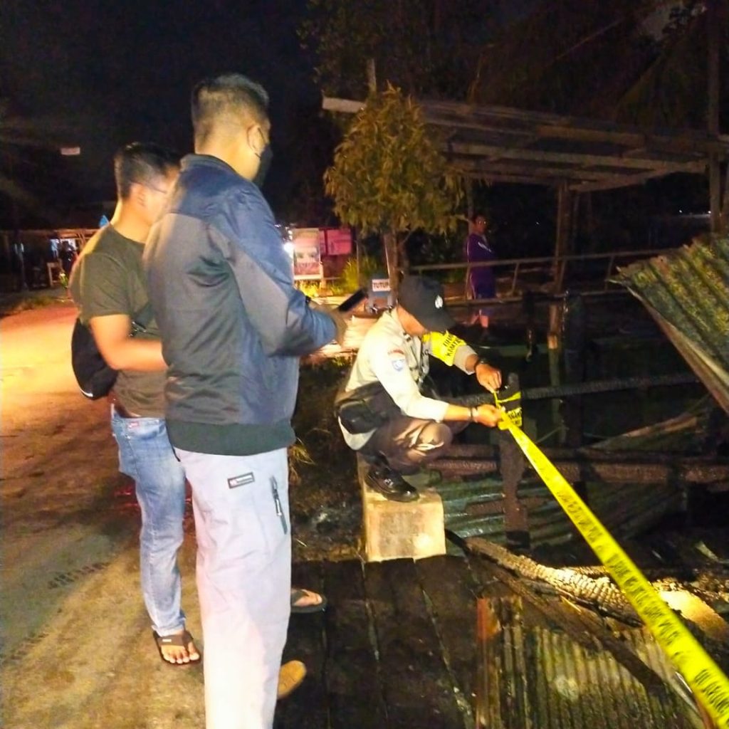 Dua Rumah dan Lima Bangsalan Ludes Dilalap Si Jago Merah di Kutai Kertanegara 1 kebakaran 2