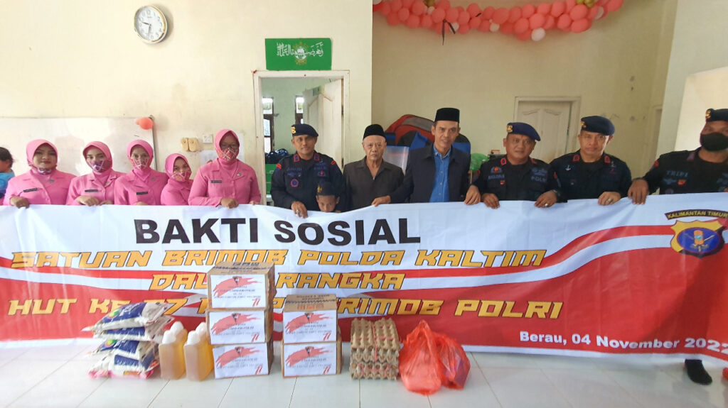Sambut HUT Brimob ke 77, Personel Brimob Kaltim Bersama Bhayangkari Gelar Bhakti Sosial di Kabupaten Berau 3