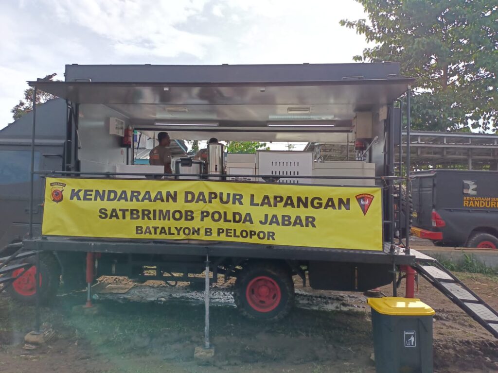 Food Truck Brimob Polri sediakan 18.000 paket makanan bagi pengungsi gempa Cianjur 59C707BC 99E4 4ADB B112 38174BB5755F
