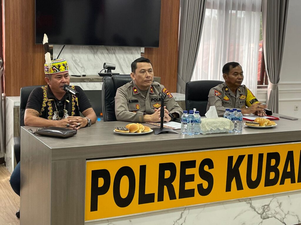 APRESIASI UCAPAN TERIMA KASIH KETUA HABAMA (HINAAQ AYAQ BAHAU MARAN) KEPADA POLRES KUBAR AC2D6484 6BEE 4261 90E4 02B0976DB463