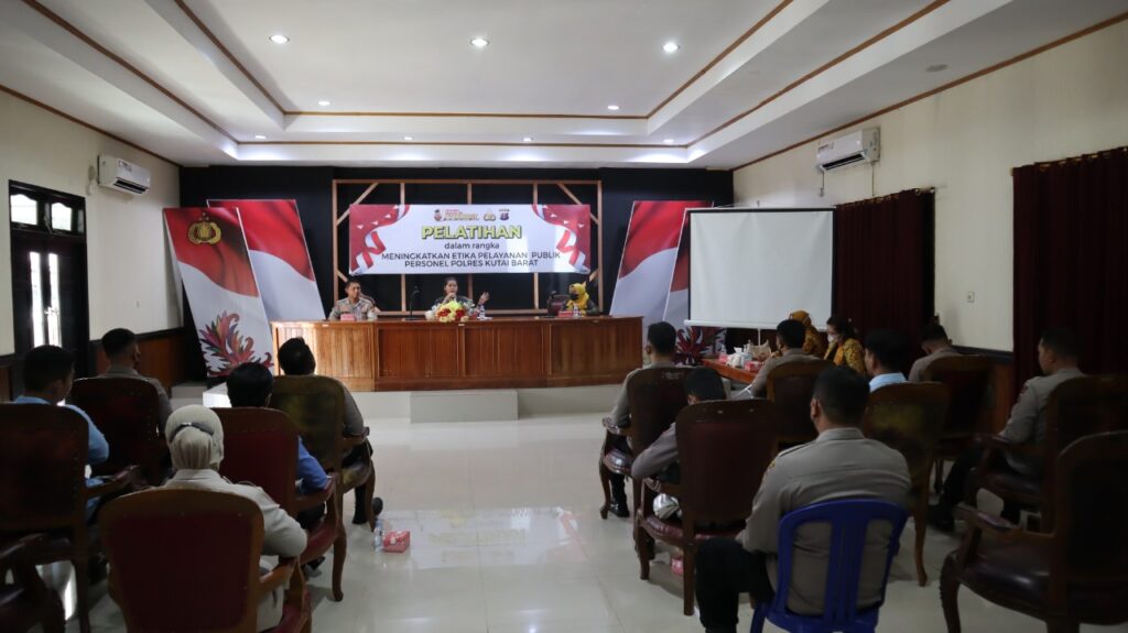Pelatihan Dalam Rangka Meningkatkan Etika Pelayanan Publik Personal Polres Kubar WhatsApp Image 2022 11 09 at 08.43.13