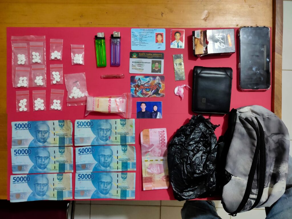 Edarkan Pil Koplo, Pemuda 23 Tahun Dibekuk Unit Reskrim Polsek Gunung Tabur WhatsApp Image 2022 11 09 at 09.05.34