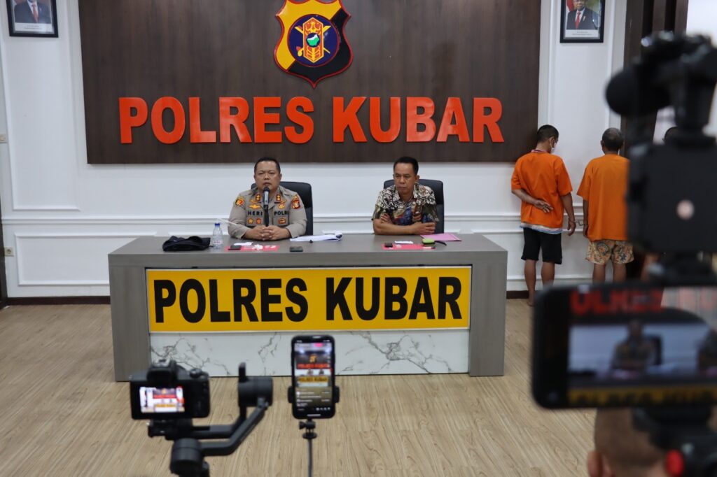 Polres Kubar Gelar Pers Release 3 Pelaku Penyalahgunaan Narkotika Di Kec. Jempang Kab. Kubar WhatsApp Image 2022 11 12 at 09.45.41