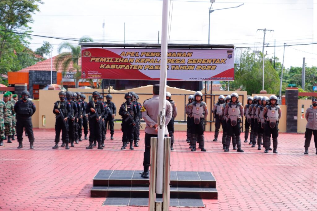 Siap Berikan Pengamanan, Polres Paser Gelar Apel Patroli Gabungan Dalam Rangka Pilkades Serentak WhatsApp Image 2022 11 12 at 09.45.47