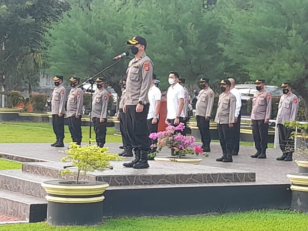 Pimpin Apel Pagi Kapolres Kutai Kartanegara Ingatkan Jangan Ada Lagi Pungli WhatsApp Image 2022 11 15 at 07.33.11