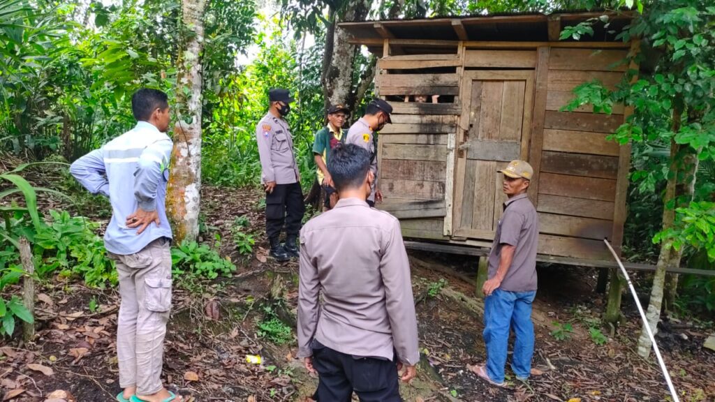 Pemuda di Kukar Dipasung Orangtuanya Selama 3 Tahun, Polisi Lakukan Evakuasi WhatsApp Image 2022 11 17 at 09.24.59