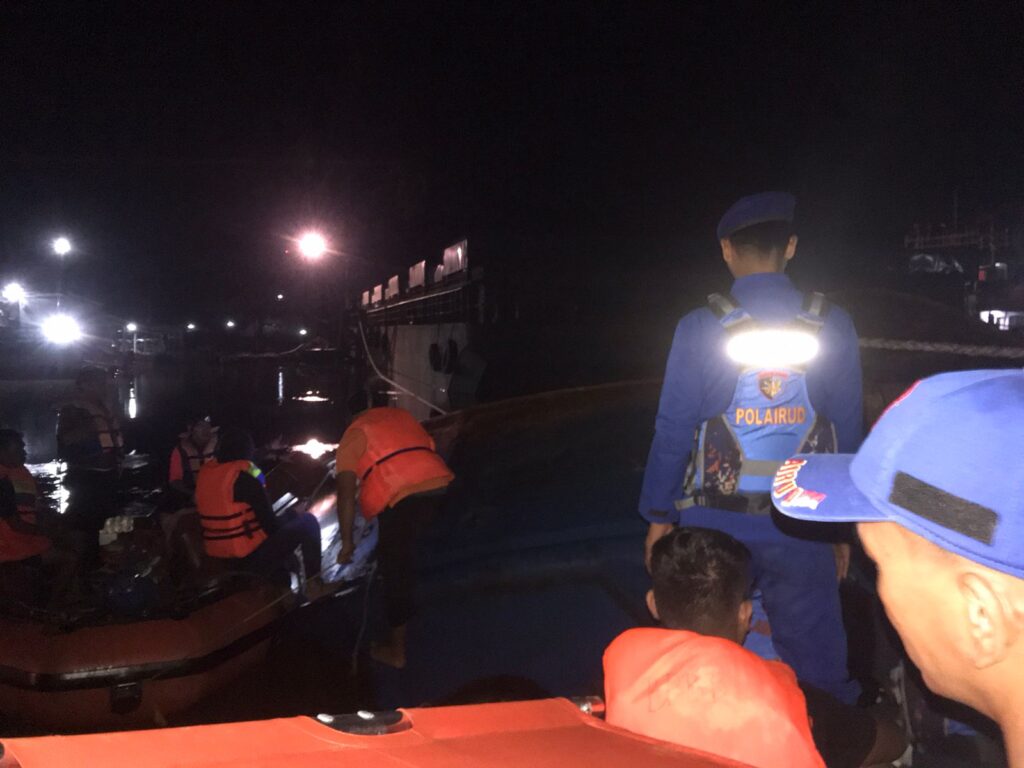 Satpolairud Polres Kubar Melaksanakan Giat Sar Laka Air Kapal Tenggelam WhatsApp Image 2022 11 23 at 07.18.53