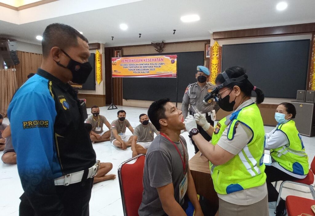 Gelar Seleksi Penerimaan Alih Golongan dari Tamtama ke Bintara Polri, 40 Peserta Jalani Tes Kesehatan di Polda Kaltim WhatsApp Image 2022 11 25 at 13.18.17