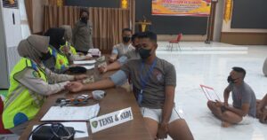 Gelar Seleksi Penerimaan Alih Golongan dari Tamtama ke Bintara Polri, 40 Peserta Jalani Tes Kesehatan di Polda Kaltim 1 WhatsApp Image 2022 11 25 at 13.18.17 2