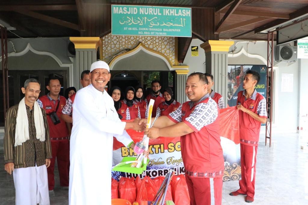 Peringati HUT Korpri ke-51, ASN Polda Kaltim Gelar Bakti Religi WhatsApp Image 2022 11 25 at 13.53.32
