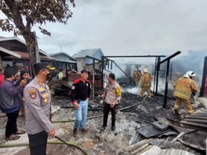 Si Jago Merah Lahap Enam Unit Rumah di Bontang 1 bakar 1