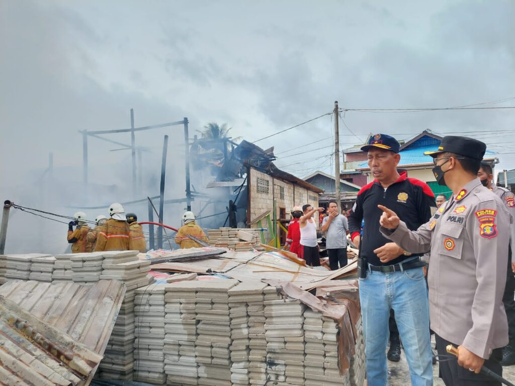 Si Jago Merah Lahap Enam Unit Rumah di Bontang bakar 2