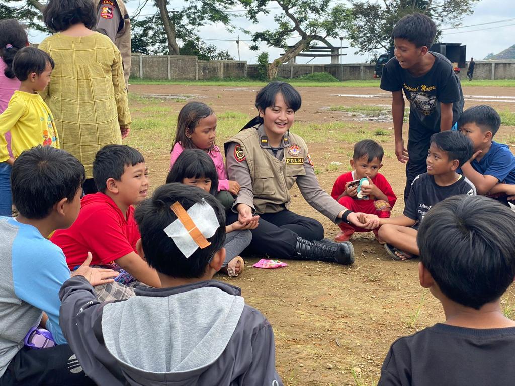 Upaya Polri Kembalikan Senyum Anak-anak dan Ibu-ibu Korban Gempa Cianjur heal