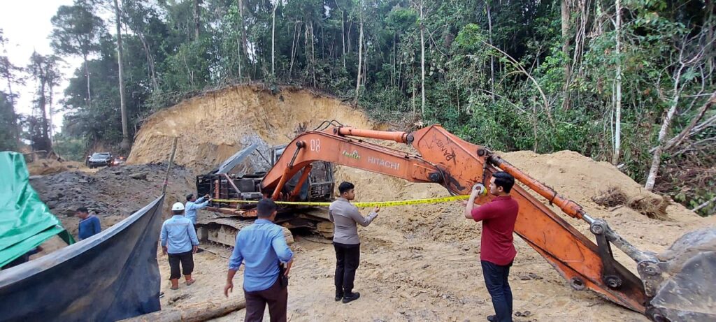 Ungkap Kasus Ilegal Mining di Berau, Polda Kaltim Amankan Satu Unit Excavator ilegal 1