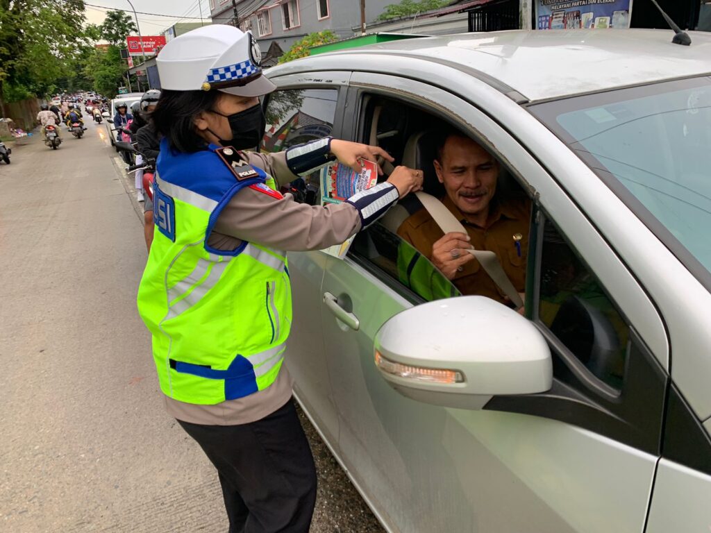Tak Ada Tilang Manual, Sat Lantas Polres Kukar Berikan Teguran Humanis ke Pelanggar Lalin kukar lantas