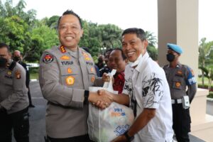 Wujud Peduli Terhadap Sesama, Bidhumas Polda Kaltim Bagikan 70 Paket Sembako kepada Rekan Jurnalis 2 sem hum 3