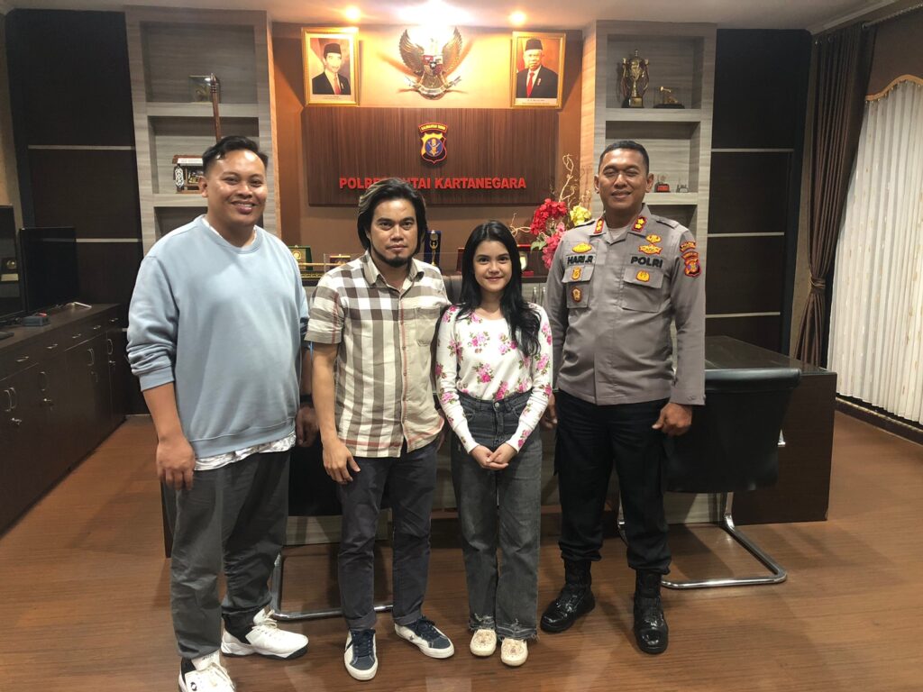 Kapolres Kutai Kartanegara Ajak Dukung Syarla di Indonesian Idol 31296A5B 0859 4FEC B695 FA0D814E93D9