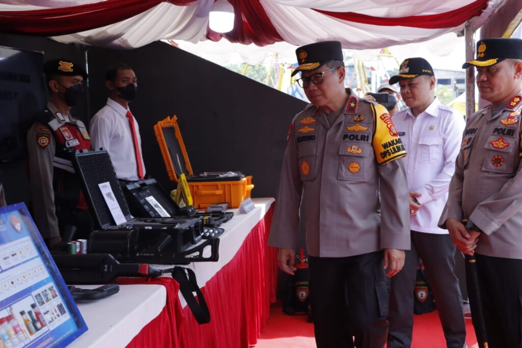 Wakapolda Kaltim Kunjungi Pos Pengamanan Ops Lilin Mahakam 2022 Polres Paser 3272F72C 47C6 4D55 A6DE 94195F9B8688