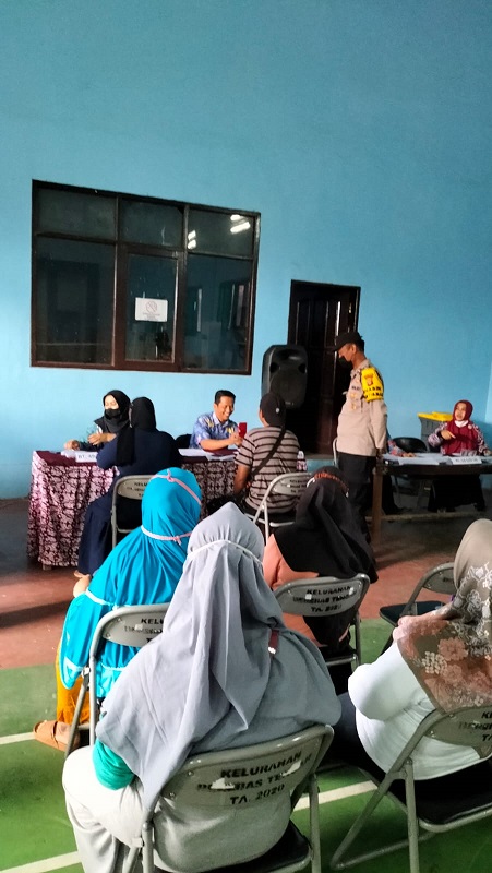 Bhabinkamtibmas Kel. Berbas Tengah Laksanakan Monitoring Pengamanan Penyaluran BLT BBM 4b2cec91 e3d1 4480 89fe fa98f094f05e