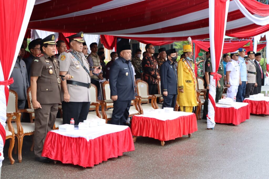 Kapolres dan Ketua Bhayangkari Cabang Berau Hadiri Upacara Peringatan Hari Ibu dan Bela Negara 74eeeb85 36ab 4f69 8eee 2c420e6a288d