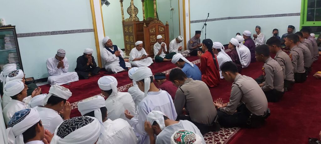 Tingkatkan Imtaq, Polres Paser Laksanakan Yasinan, Tausiah dan Sholat Berjamaah AEB13C11 CA7C 41FA B9F9 FF2DBFF8C868