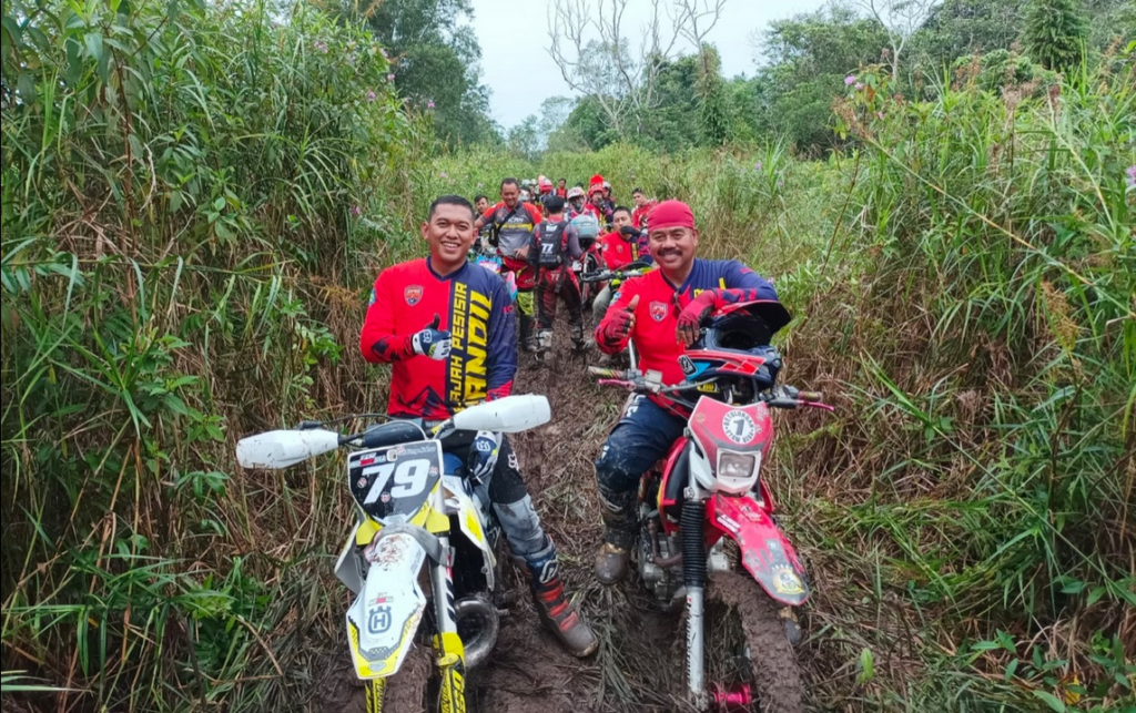 Patroli Jelajah Alam Pesisir, Bupati, Kapolres dan Dandim Kutai Kartanegara Ngetrail Bareng Screenshot 2022 12 20 at 11 08 41 Patroli Jelajah Alam Pesisir Bupati Kapolres dan Dandim Kutai Kartanegara Ngetrail Bareng
