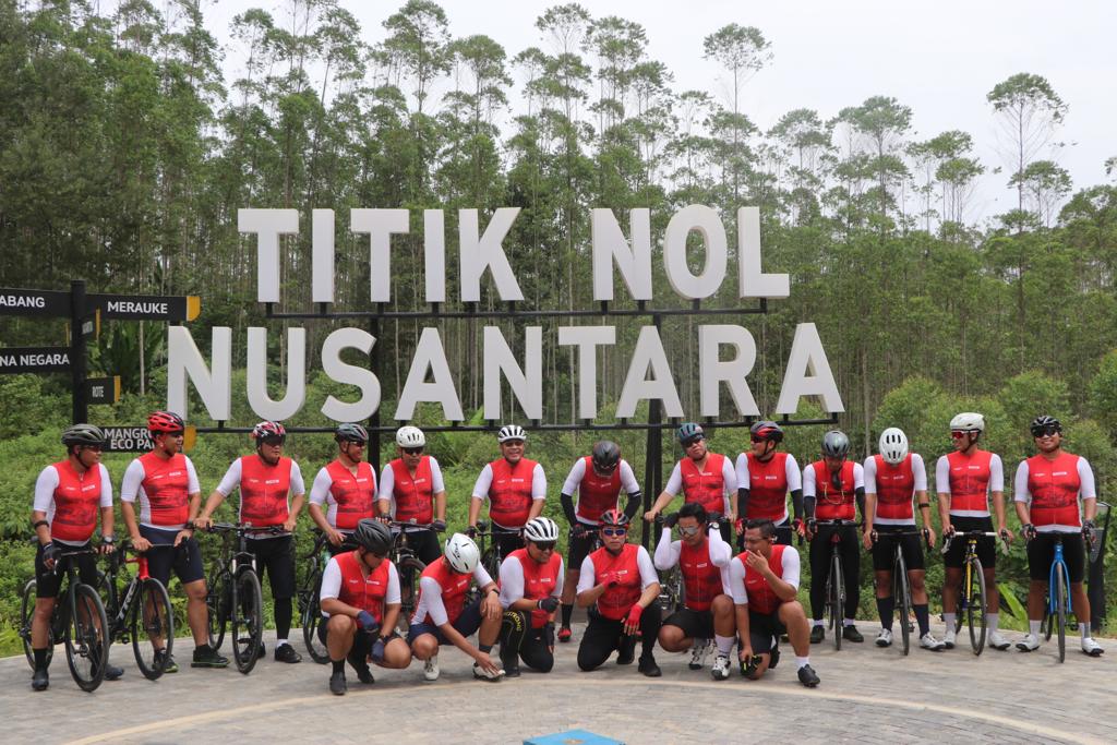 Jaga Kebugaran Tubuh Sembari Pantau Sitkamtibmas, Kapolda Kaltim Bersama BPK RI Gowes di IKN WhatsApp Image 2022 12 02 at 2.20.48 PM