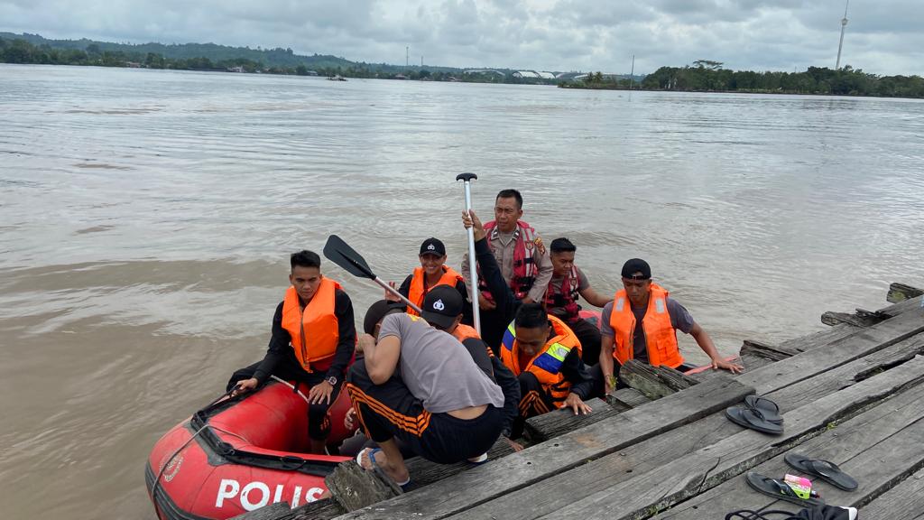 Tingkatkan Kemampuan Personil, Sat Samapta Polres Kukar Laksanakan Latihan SAR WhatsApp Image 2022 12 10 at 09.01.38