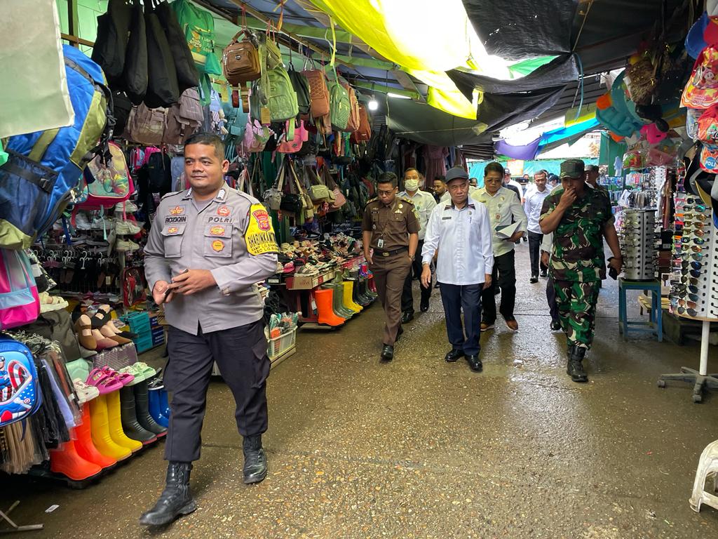 Polres Kubar Laksanakan Pengecekan Harga Bapokting dan Ketersediaan Stok Bahan Pangan Menjelang Natal dan Tahun Baru WhatsApp Image 2022 12 23 at 10.24.42